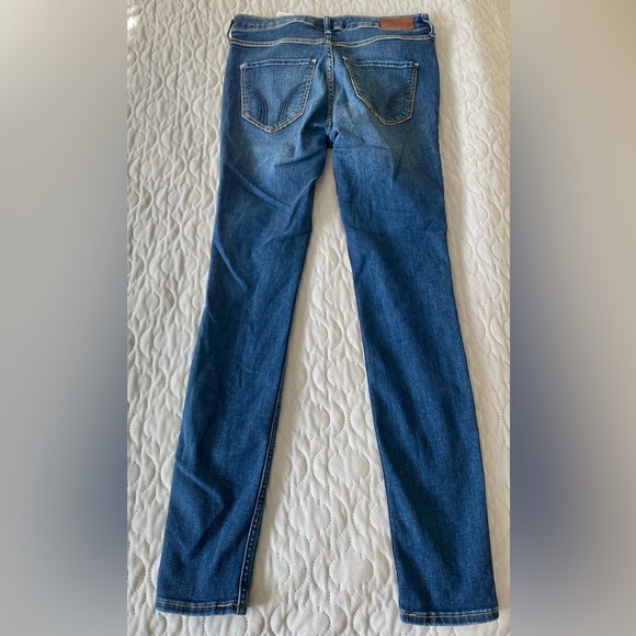 Hollister Jeans (2) - Picture 4 of 9